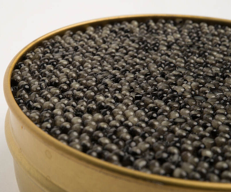 Examples of serving dishes with Aquatir malossol Black Caviar, which you can buy at London Caviar House. Примеры сервировки блюд с малосольной икрой от Aquatir, которую вы можете купить в London Caviar House.